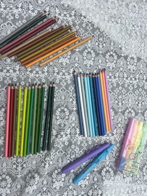 圆杆动物色彩铅天空色大自然色色系油性绘画涂色12色彩铅