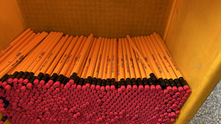 30支中六角杆9mm直径带橡皮款 HB型号写字铅笔