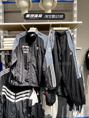 三条纹运动休闲夹克外套