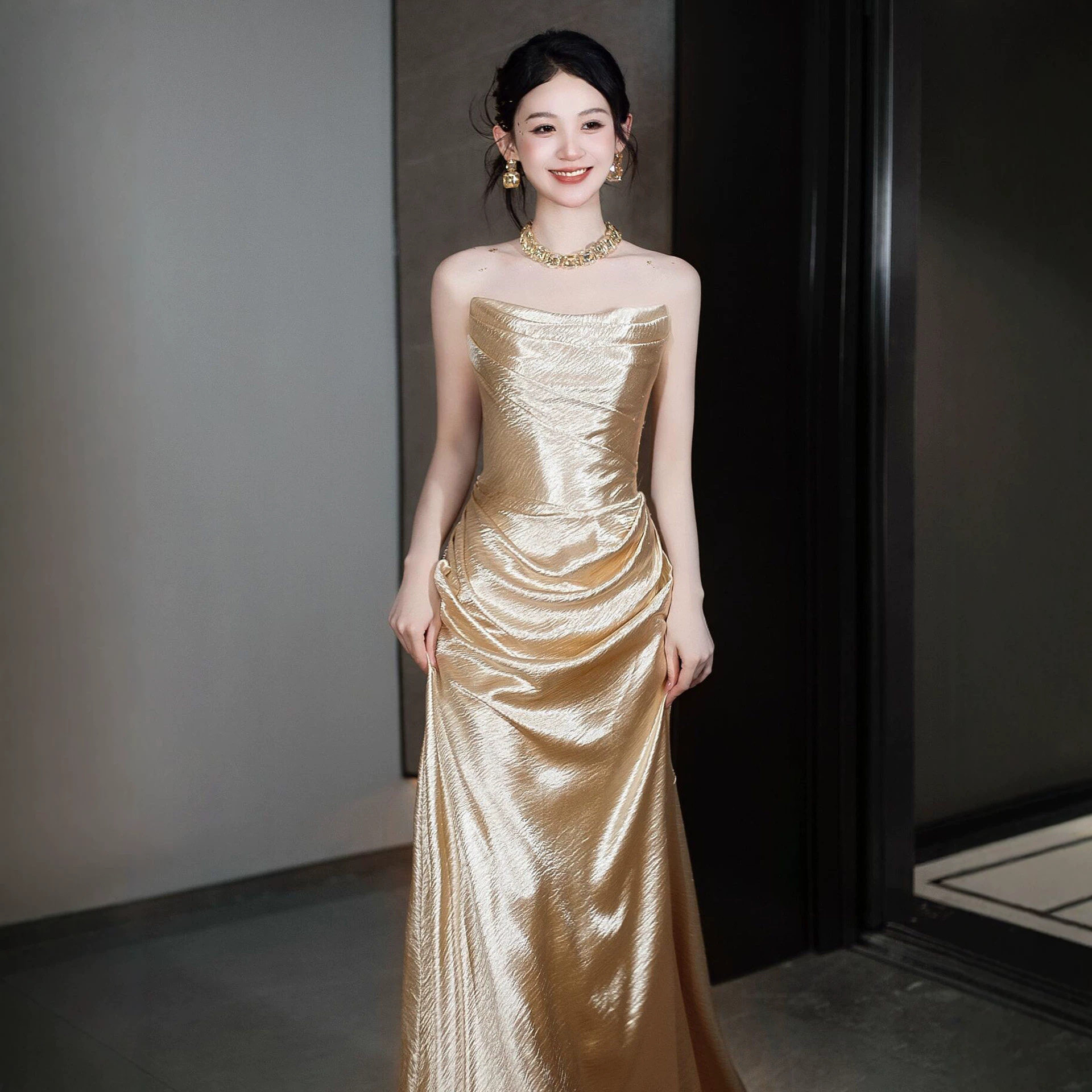 抹胸订婚礼服2026新款高端轻奢小众敬酒服新娘女晨袍高级感晚宴会