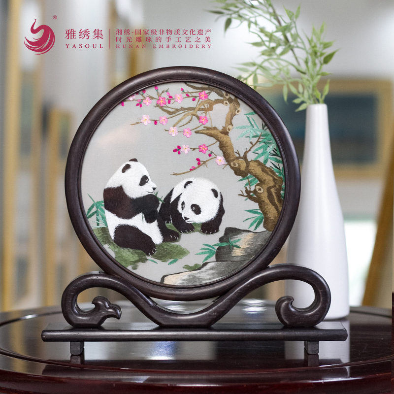 湘绣雅绣集鸡翅木礼品桌面摆件