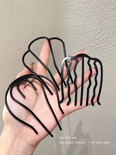 Волосы с волосами расчесывали карточку с волосами