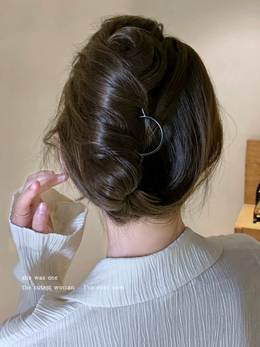 Волосы с волосами расчесывали карточку с волосами