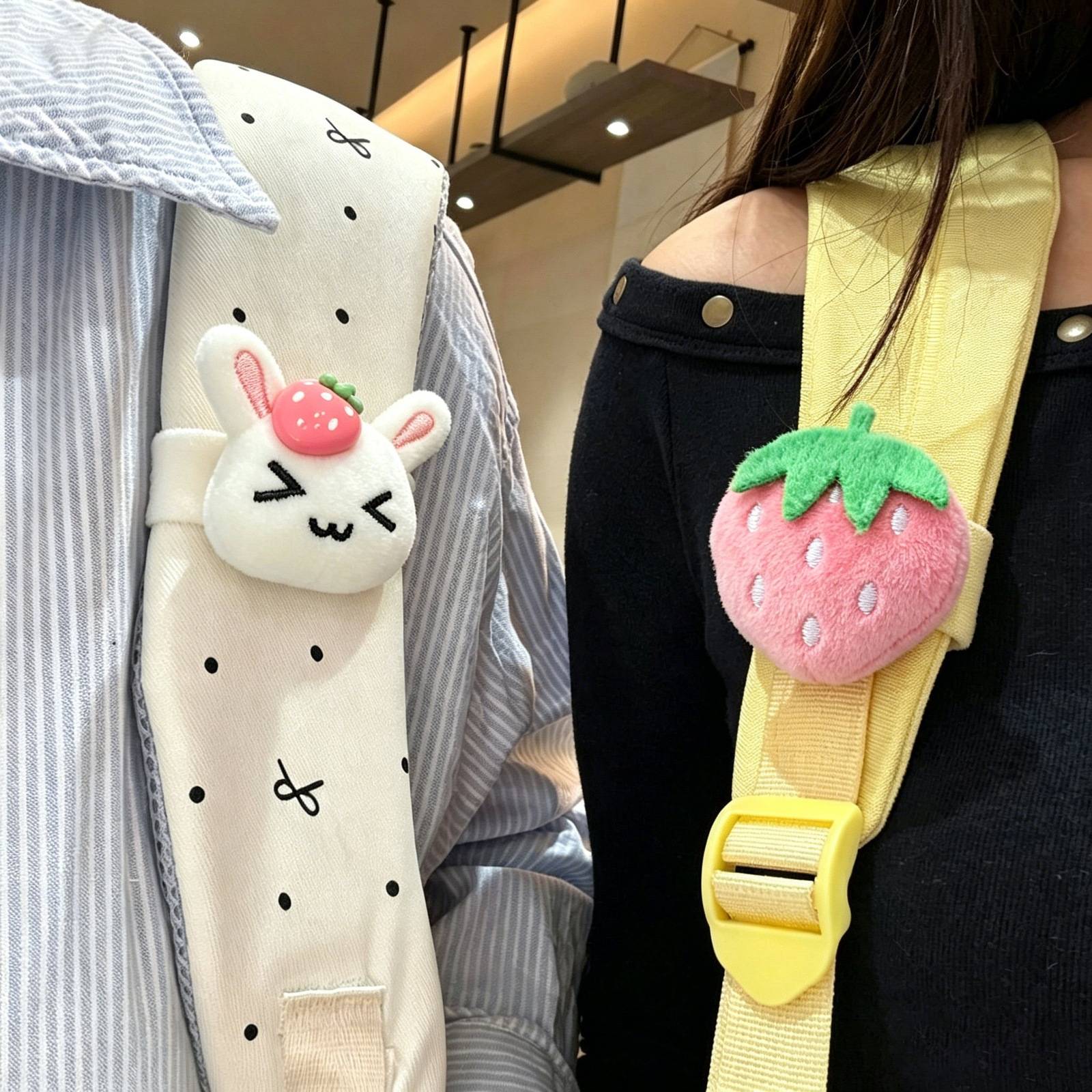 女生小学生挂在书包肩带挂件小玩偶绑带配饰装饰品上的魔术贴公仔图片