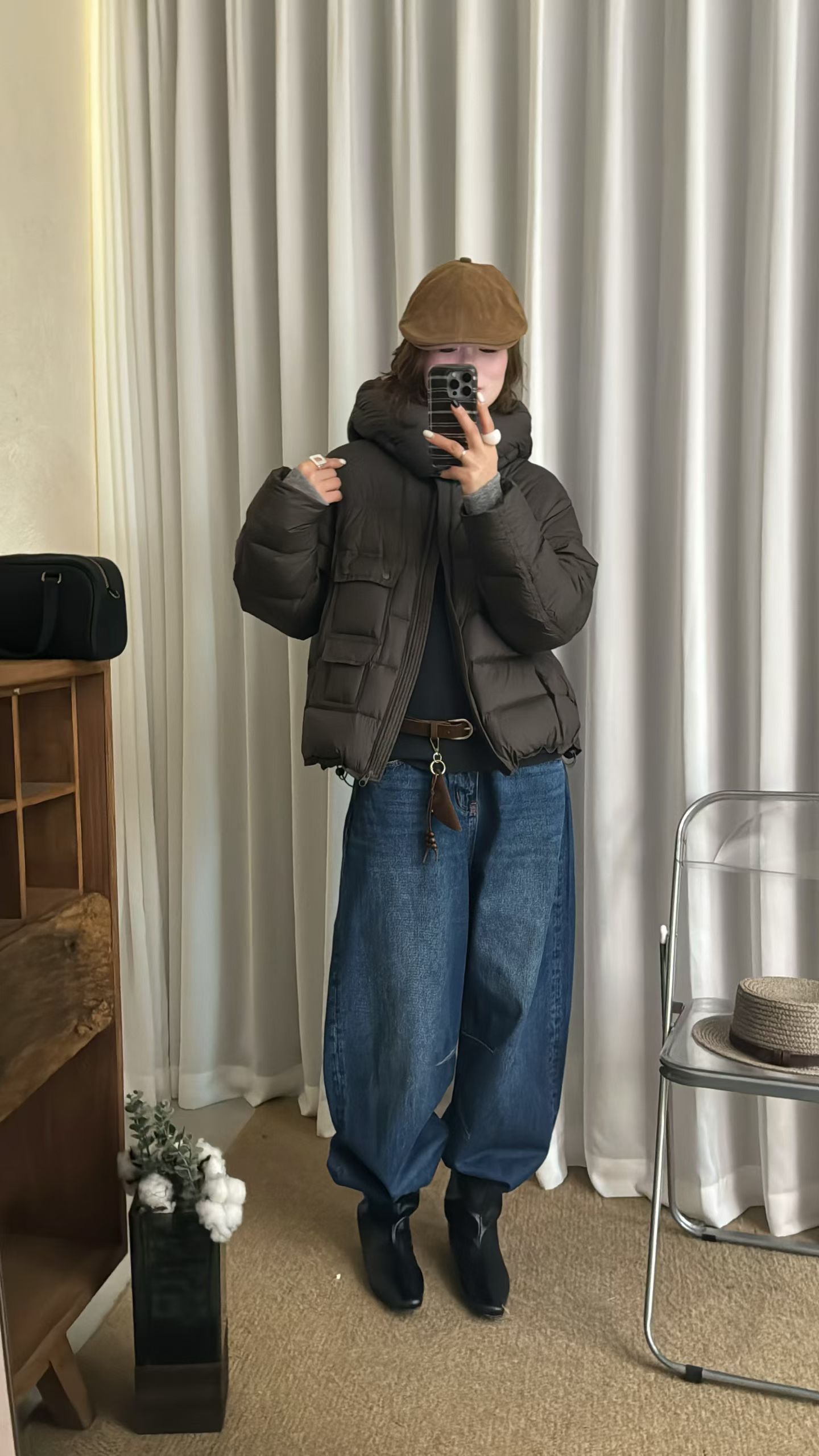 2025年冬季新款休闲连帽泡芙羽绒服女新国标90%鸭绒保暖收腰外套