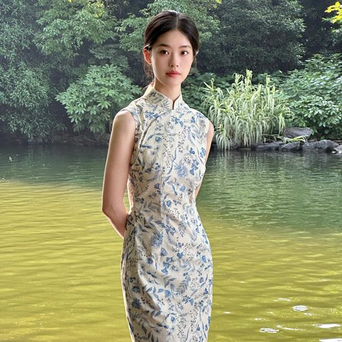 Ti提提 望舒 蓝色碎花港工无袖改良长款旗袍