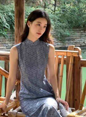 Ti提提  望山盈 蓝色立体织花 中式无袖改良长款旗袍