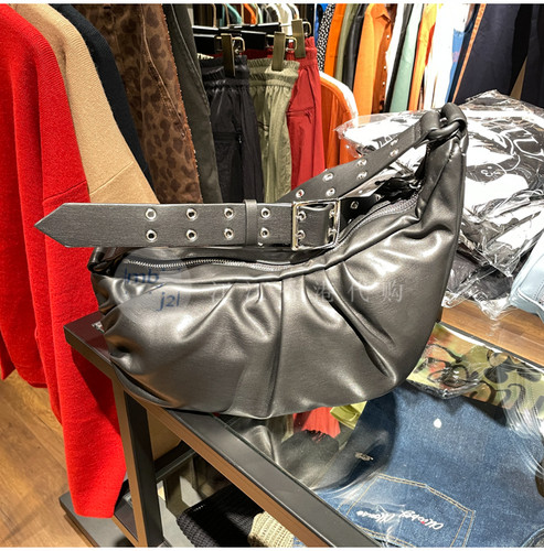 Moussy包价格 Moussy包图片 星期三