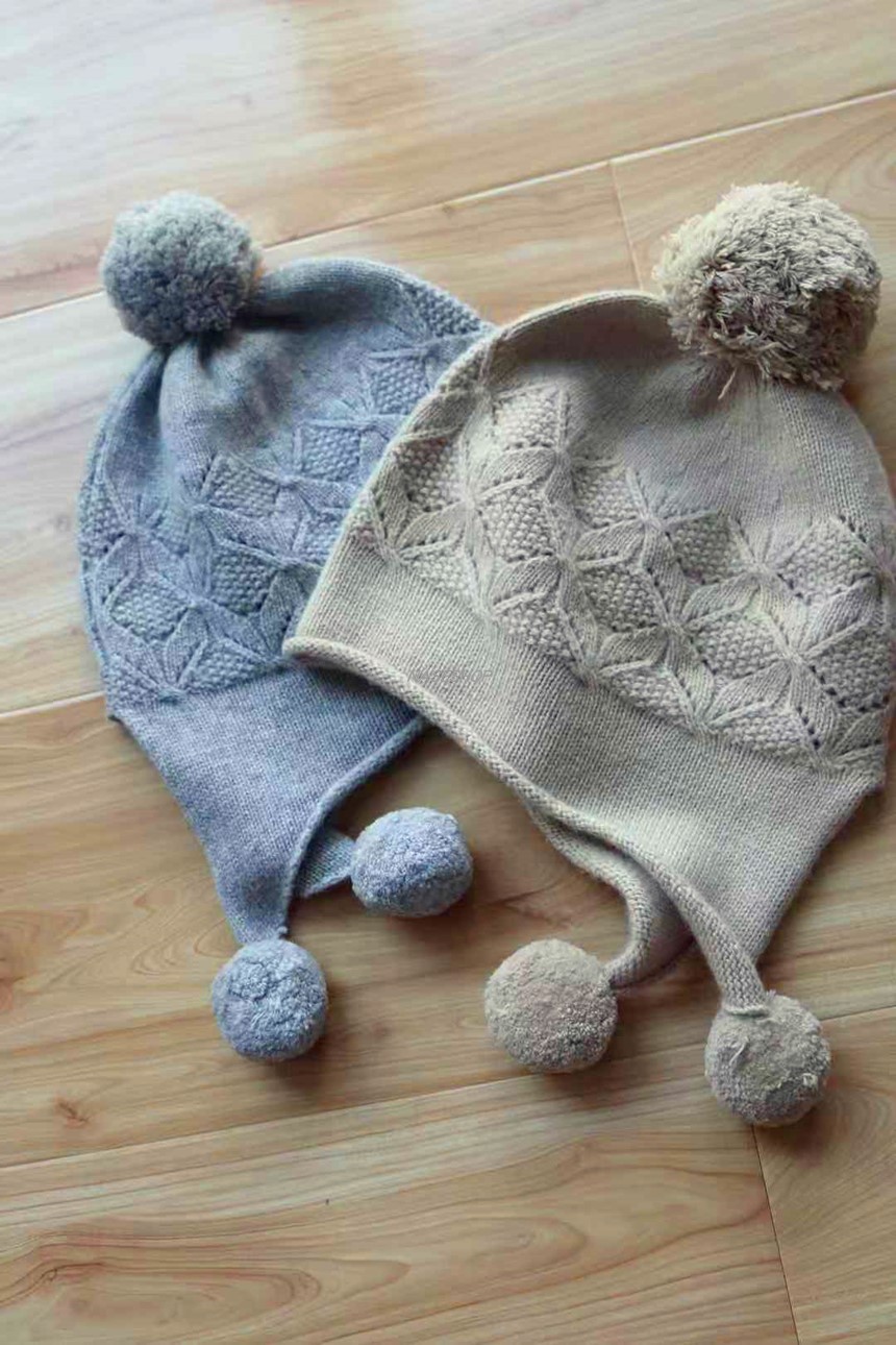 nase精选体验 英国客户定制精梳白绒手工编织女款羊绒毛球护耳帽