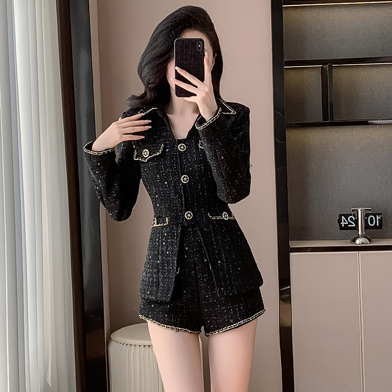 2025秋冬新款黑色小香风设计感粗花呢链条金扣外套短裤两件套，女装套装/套裙，衣嘉衣服饰