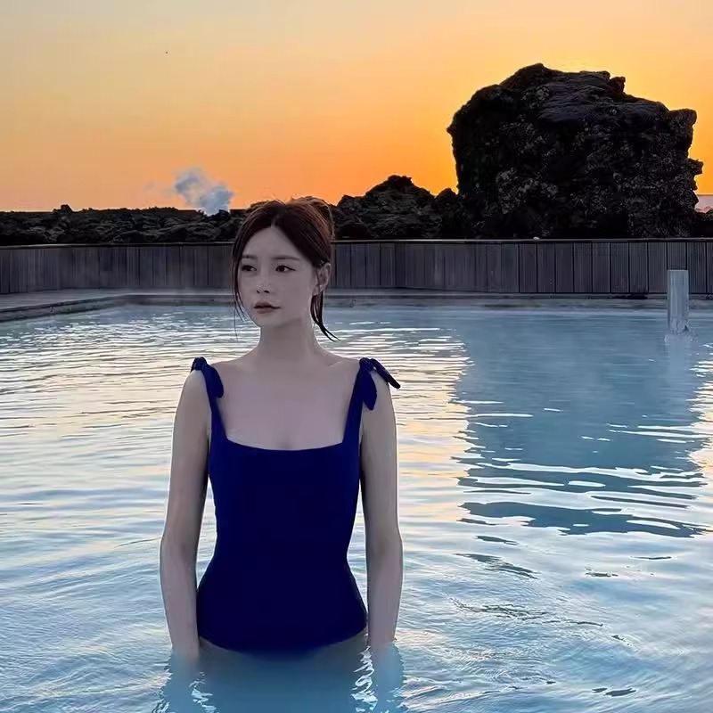 高级感泡温泉度假泳装2025年爆款