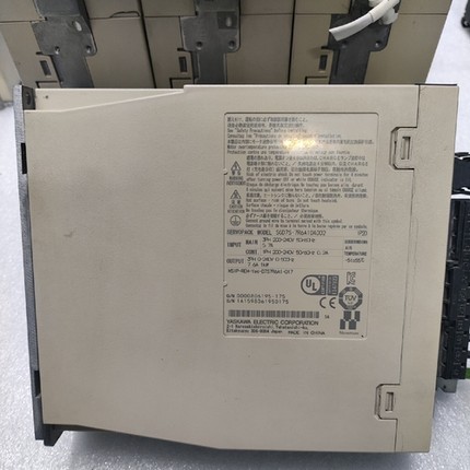 SGD7S-7R6A10A002，安川1kw伺服驱动器，二手