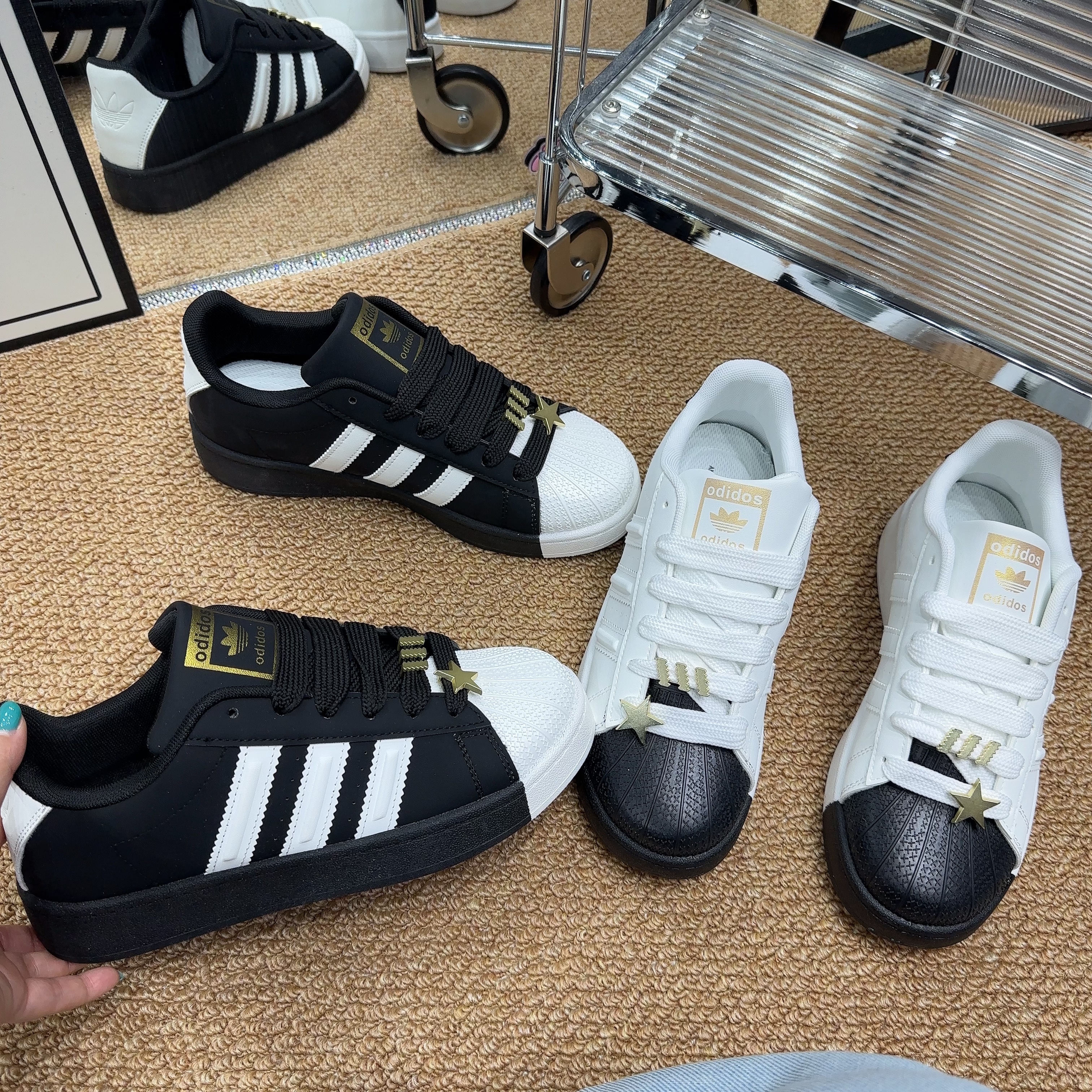 2026新款韩版百搭休闲板鞋小众设计感运动休闲贝壳头男女同款休闲