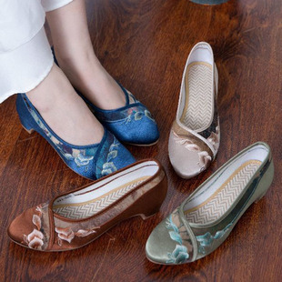 古风中老年妈妈鞋 配马面裙旗袍软底新中式 绣花鞋 民族风北京布鞋