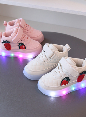 2024春秋新款亮灯儿童板鞋防滑软底草莓卡通休闲鞋女童1-3岁2男宝