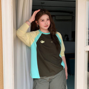 慵懒宽松减龄学院复古胖mm 插肩袖 YUZI鱼子撞色圆领卫衣特大码 女装