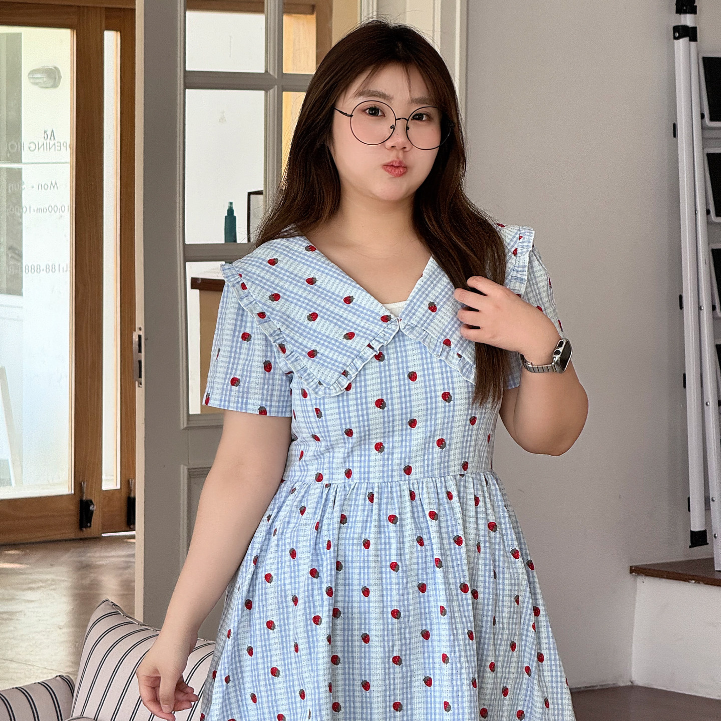 YUZI鱼子甜美草莓印花娃娃领连衣裙短袖V领收腰显瘦裙子大码女装