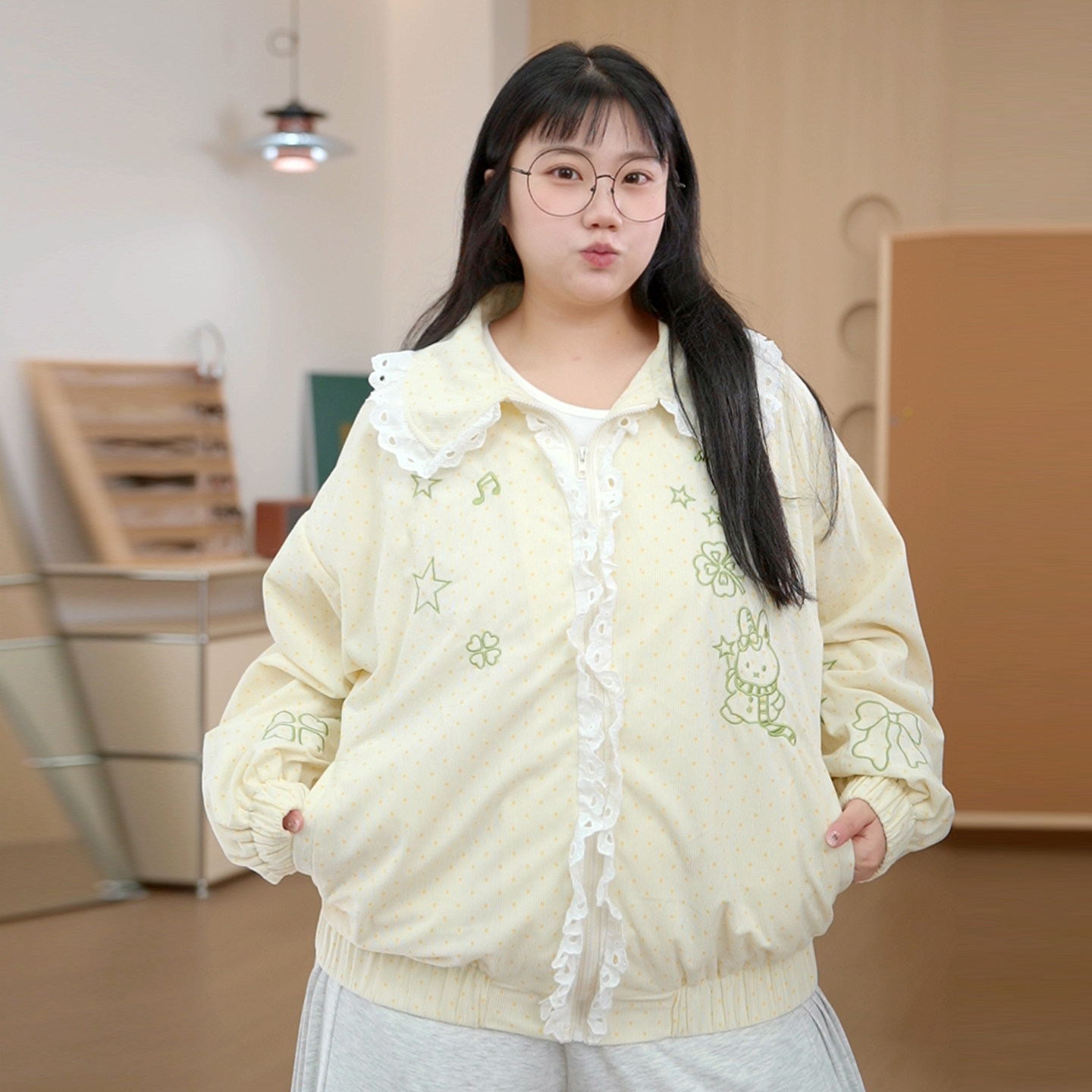 YUZI鱼子灯芯绒外套蕾丝花边娃娃领刺绣拉链甜美可爱微胖大码女装