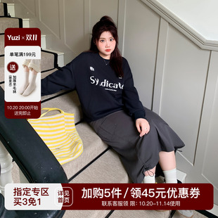 YUZI鱼子圆领卫衣特大码 胖mm藏蓝色落肩宽松字母印花甜酷秋冬 女装