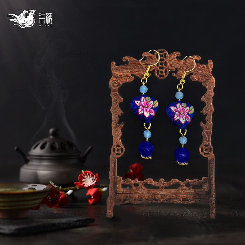 湘西七绣坊苗绣耳环牛年百搭女生图片