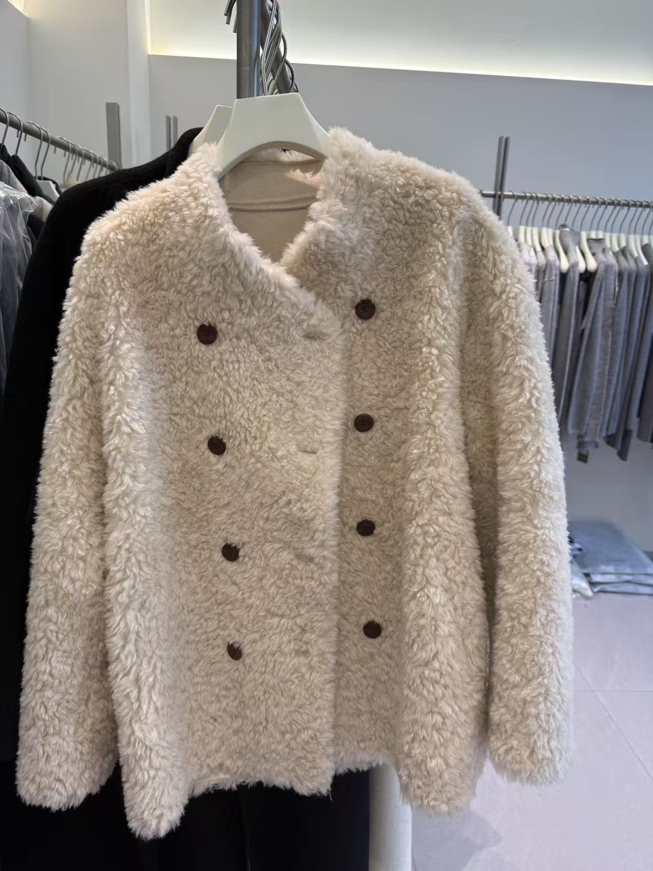 郑沅沅YVonne 100%全羊毛外套11.1