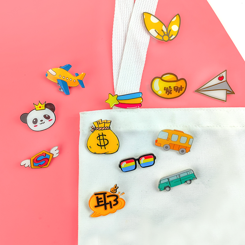 可爱卡通皇冠儿童胸针新情侣数字徽章日韩未镶嵌包包衣服装饰别针