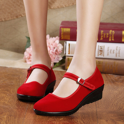 老北京布鞋经典款红色轻质妈妈鞋
