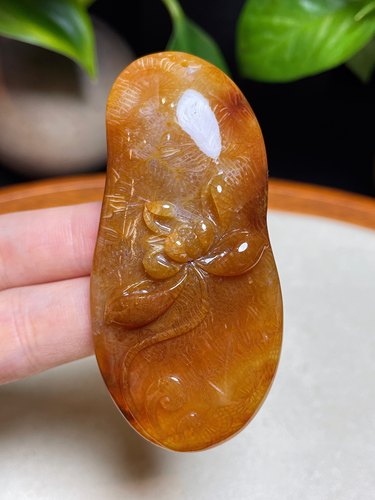 天然珊瑚玉正宗糖料凤尾纹雕刻莲花挂坠