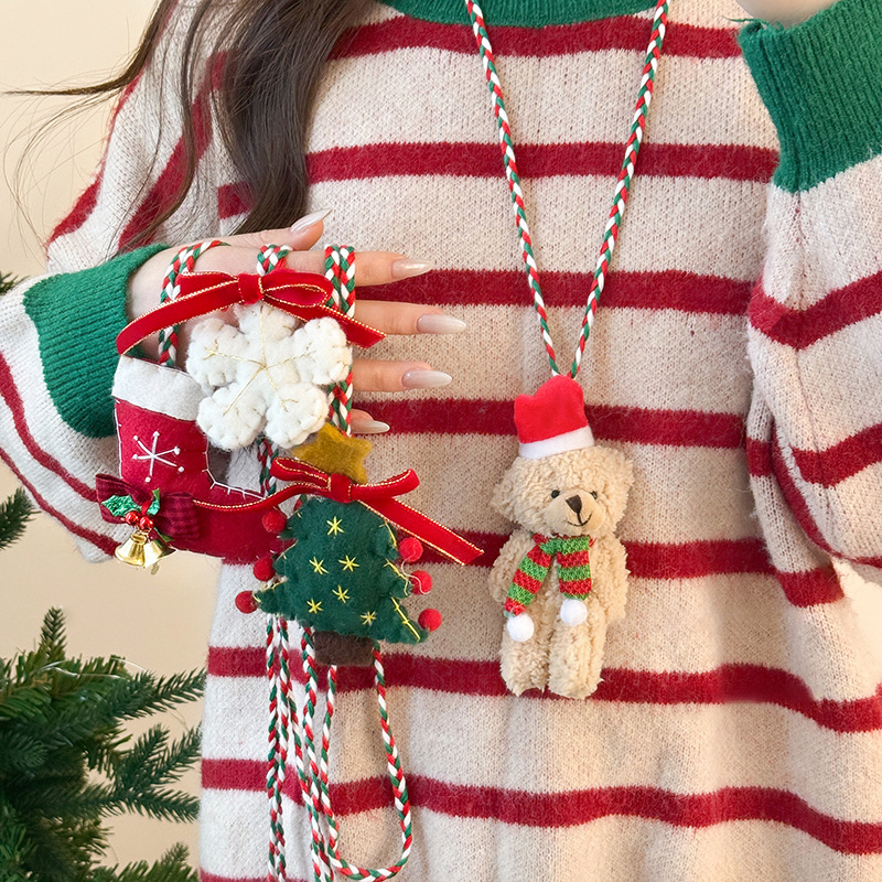 圣诞树吊坠长款项链女2026新款可爱毛绒小熊公仔毛衣链圣诞节饰品