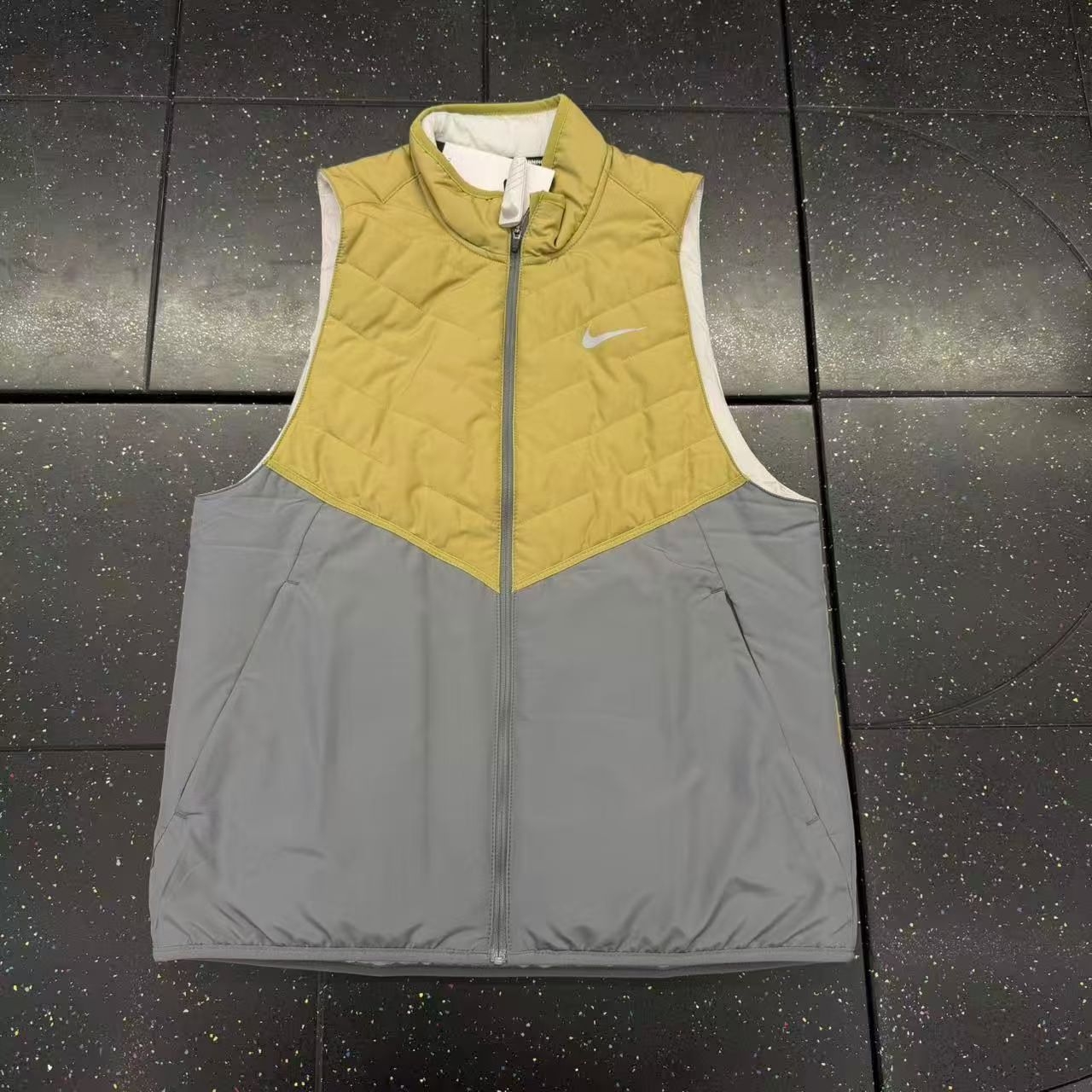 正品Nike耐克男子运动跑步训练防风保暖立领棉马甲DD5648-379