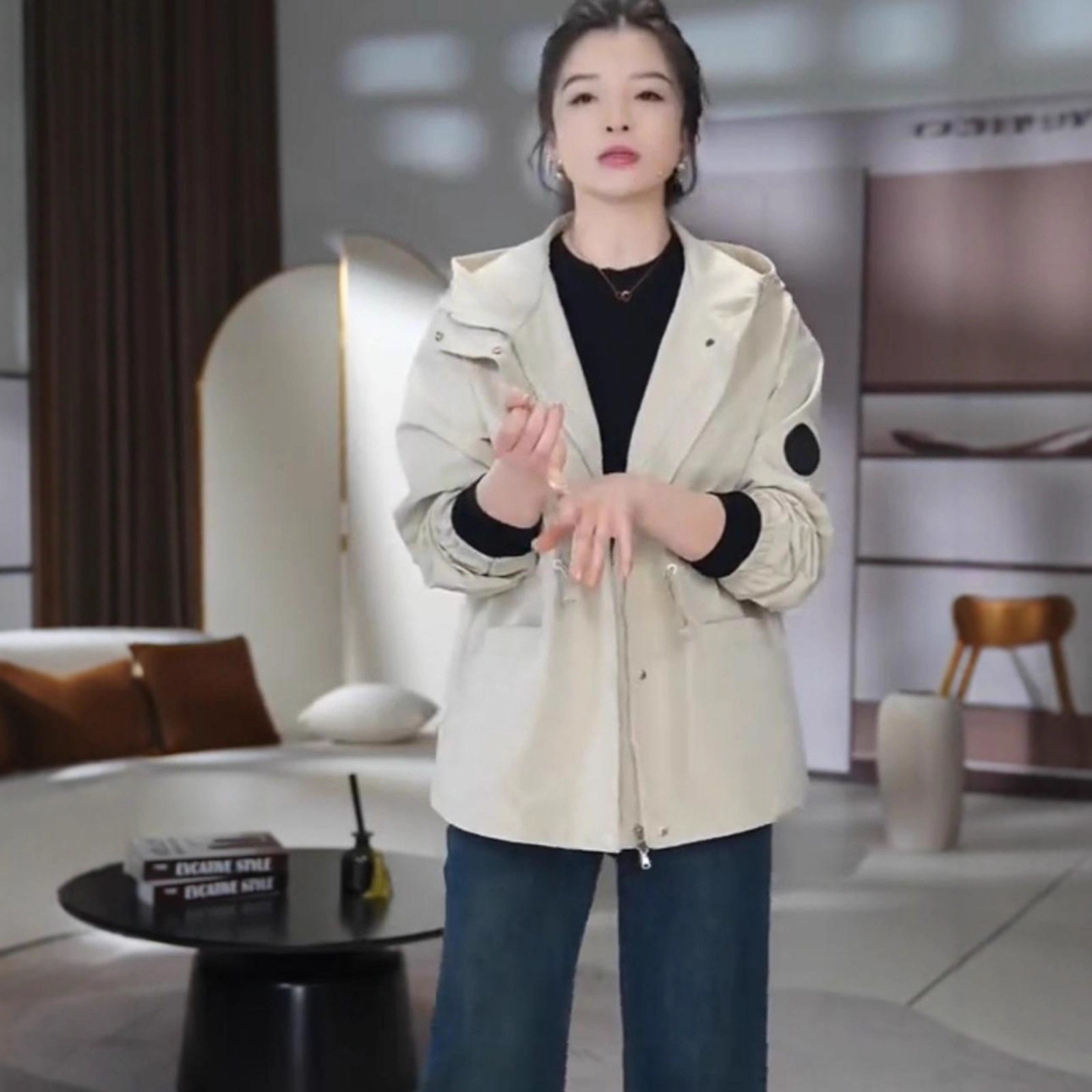 2025春秋款休闲百搭连帽冲锋衣款式外套女宽松显瘦收腰派克服上衣