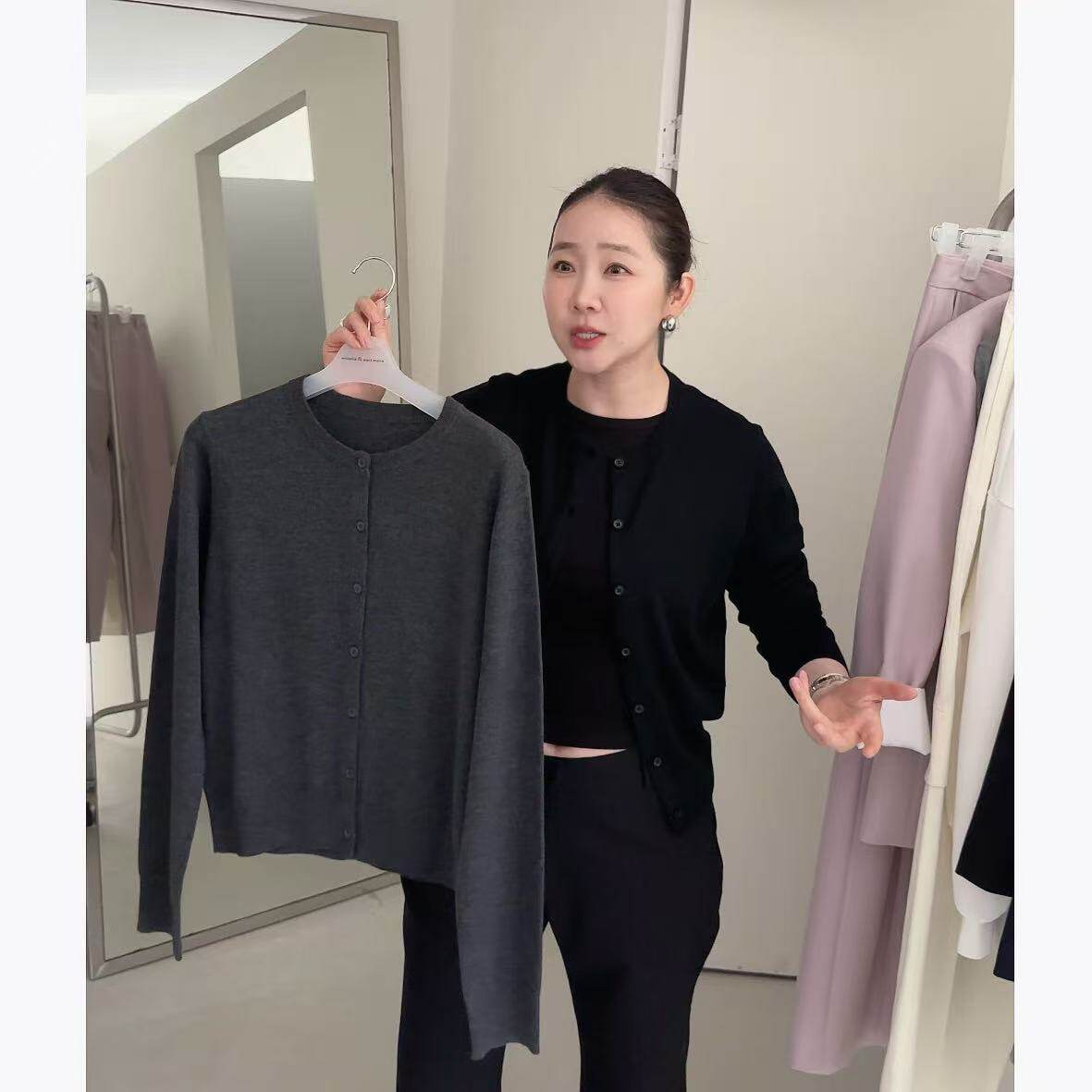 widelia陈魅儿2026春季新款 纯色圆领百搭针织开衫时尚毛针织衫女