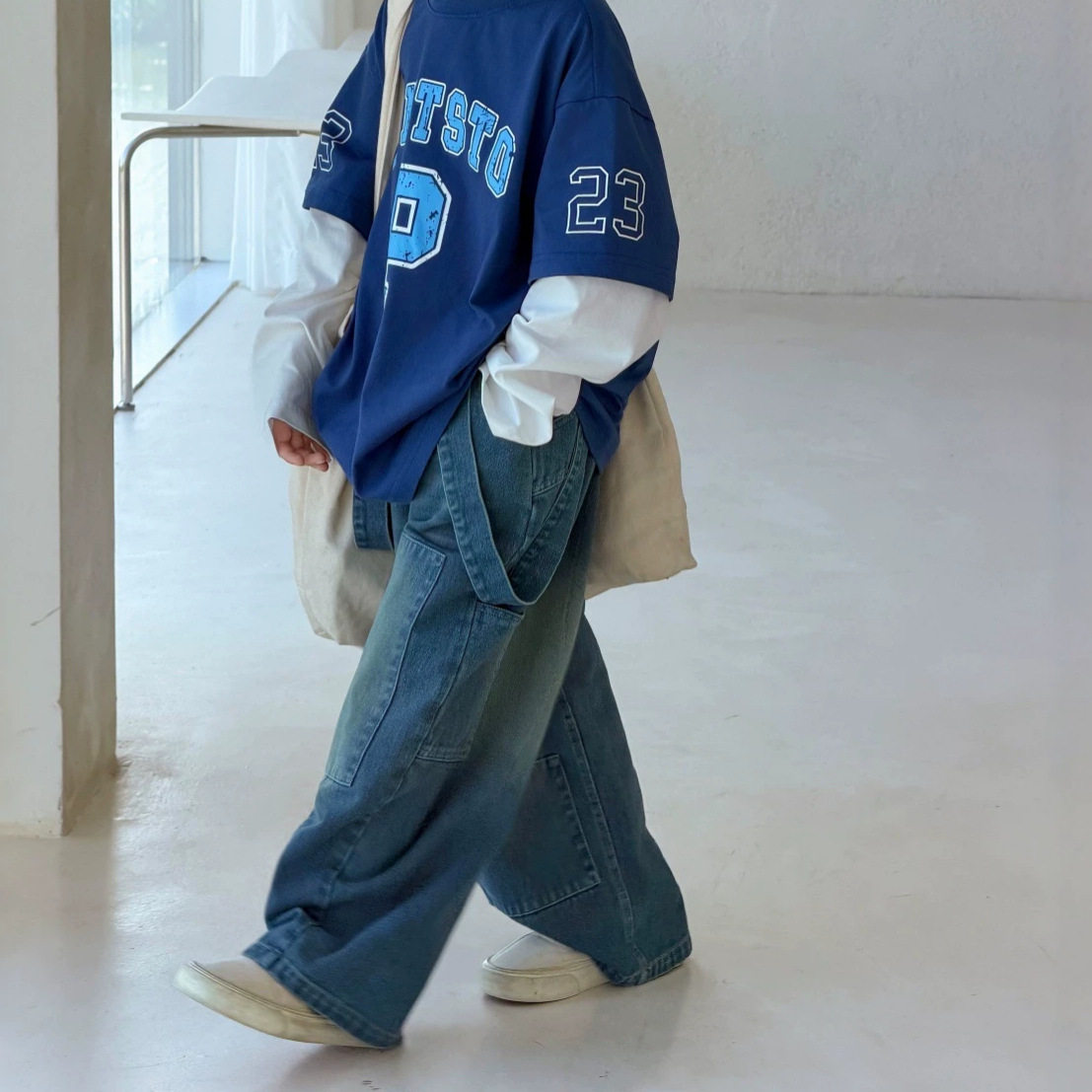 男童蓝色背带工装牛仔长裤