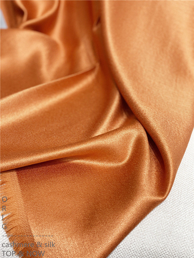 TOP系列~ 意大利秋冬高端  中薄真丝羊绒披肩围巾缎面 珍珠金色驼