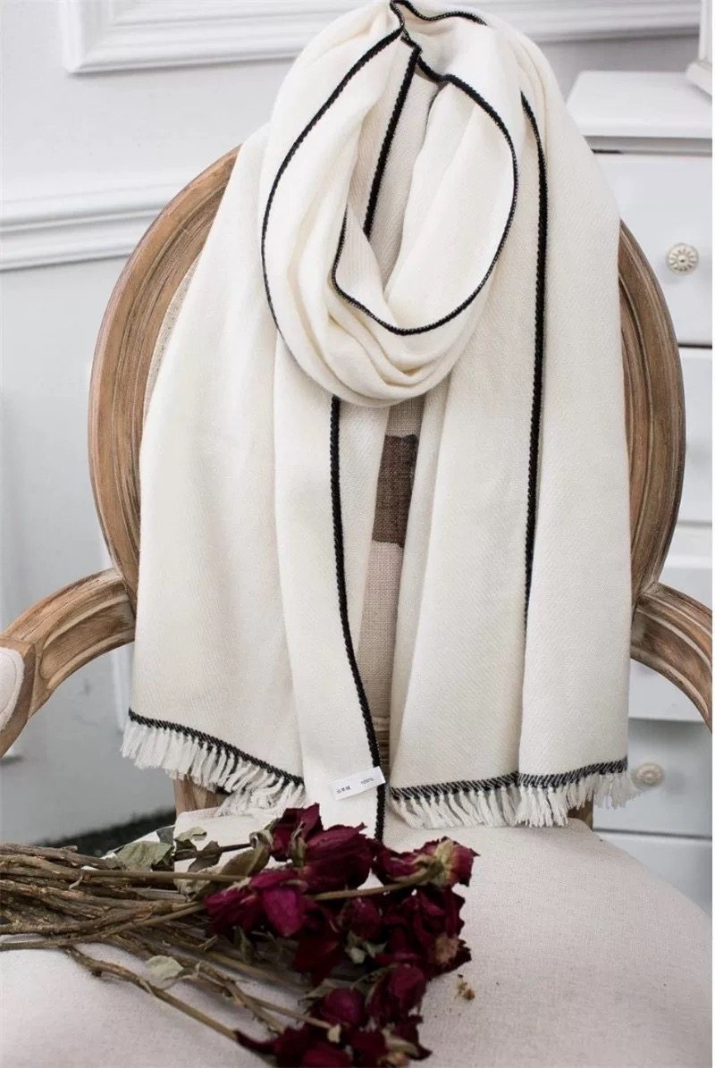 轻柔细腻 篙饱和度上品优选柔软舒适嵌边纯色秋冬保暖围巾 披肩