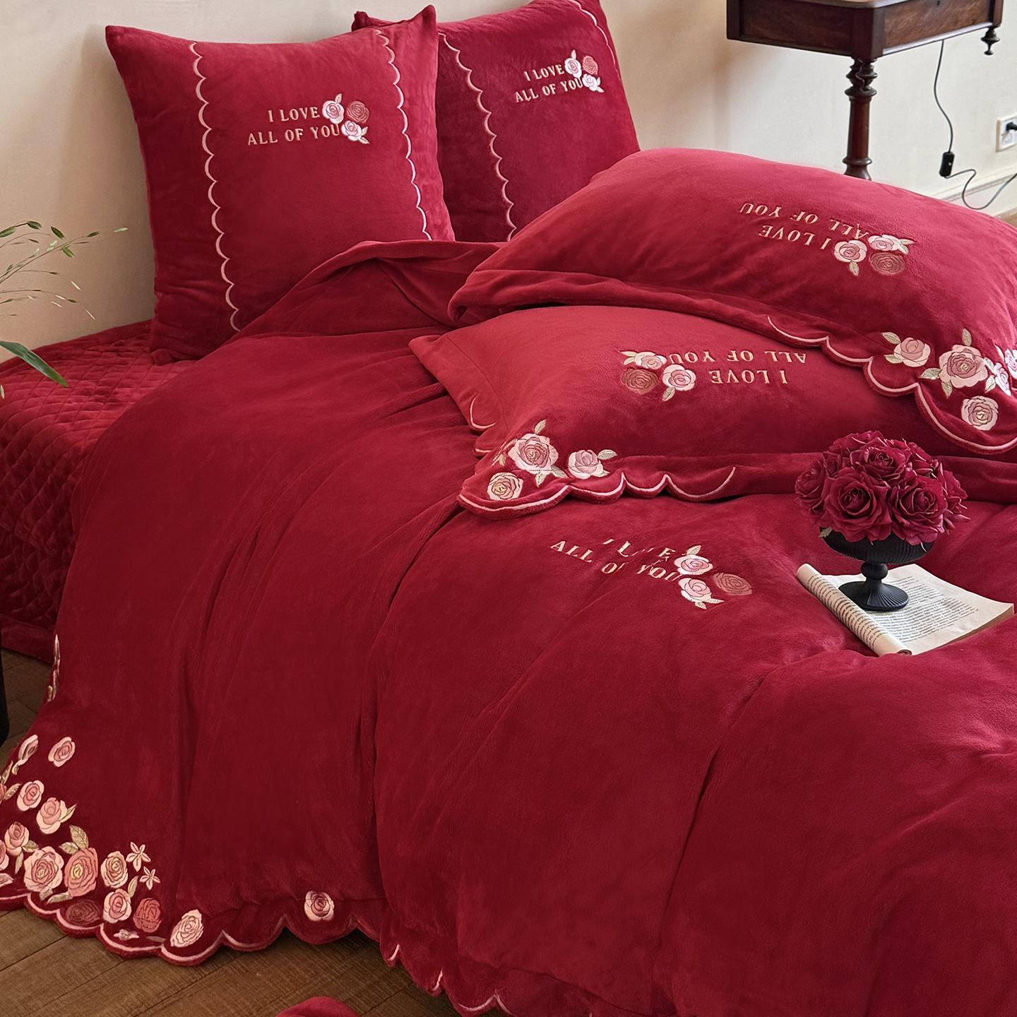 高端浪漫玫瑰牛奶绒婚庆四件套冬季保暖珊瑚绒被套红色结婚用床品
