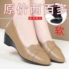 品牌鞋妈妈鞋子软底女鞋不累脚真皮单鞋中跟中年2025年春坡跟皮鞋