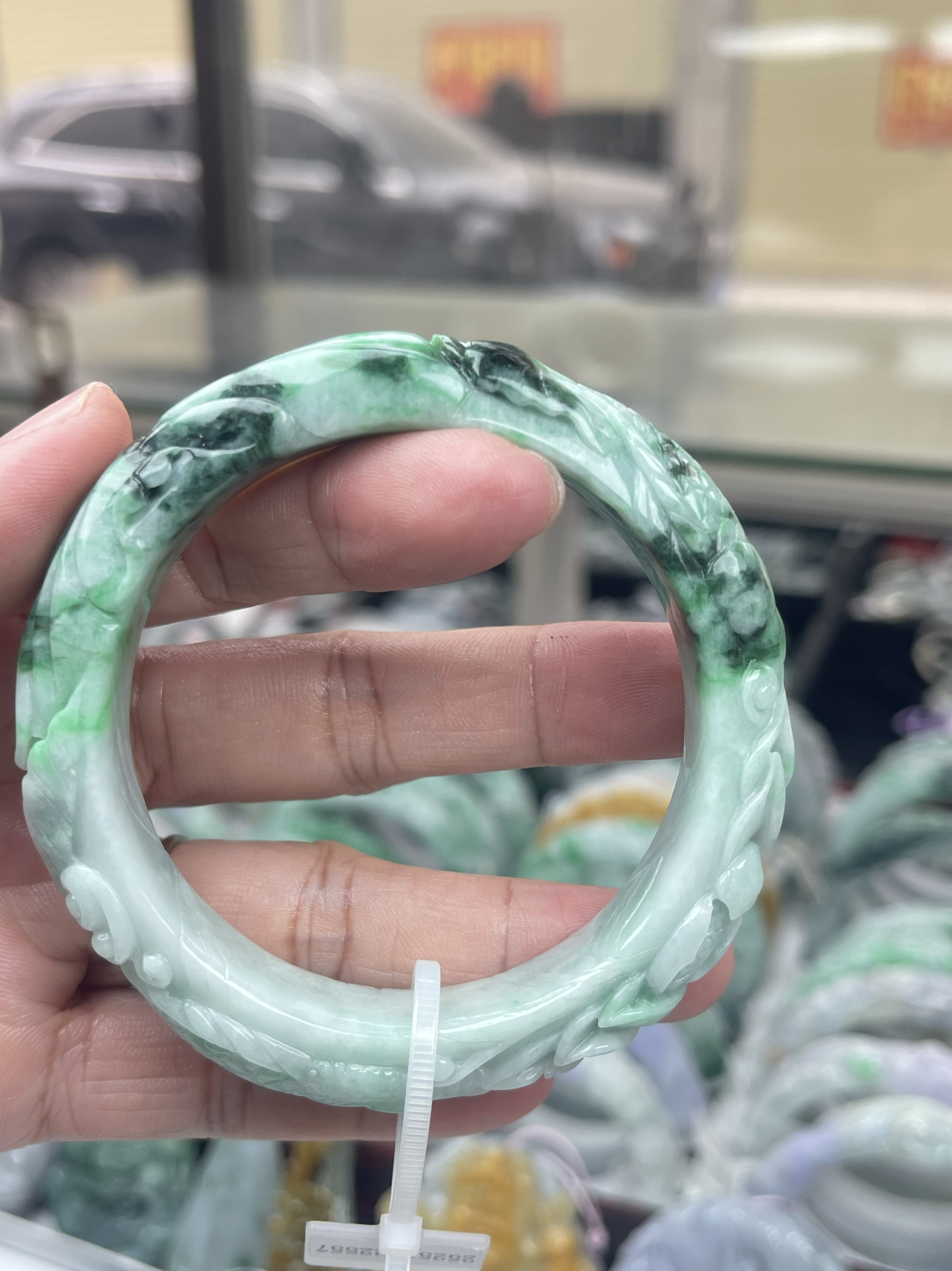 缅甸翡翠A货手镯 白底青年年有鱼57.7-13.9-10