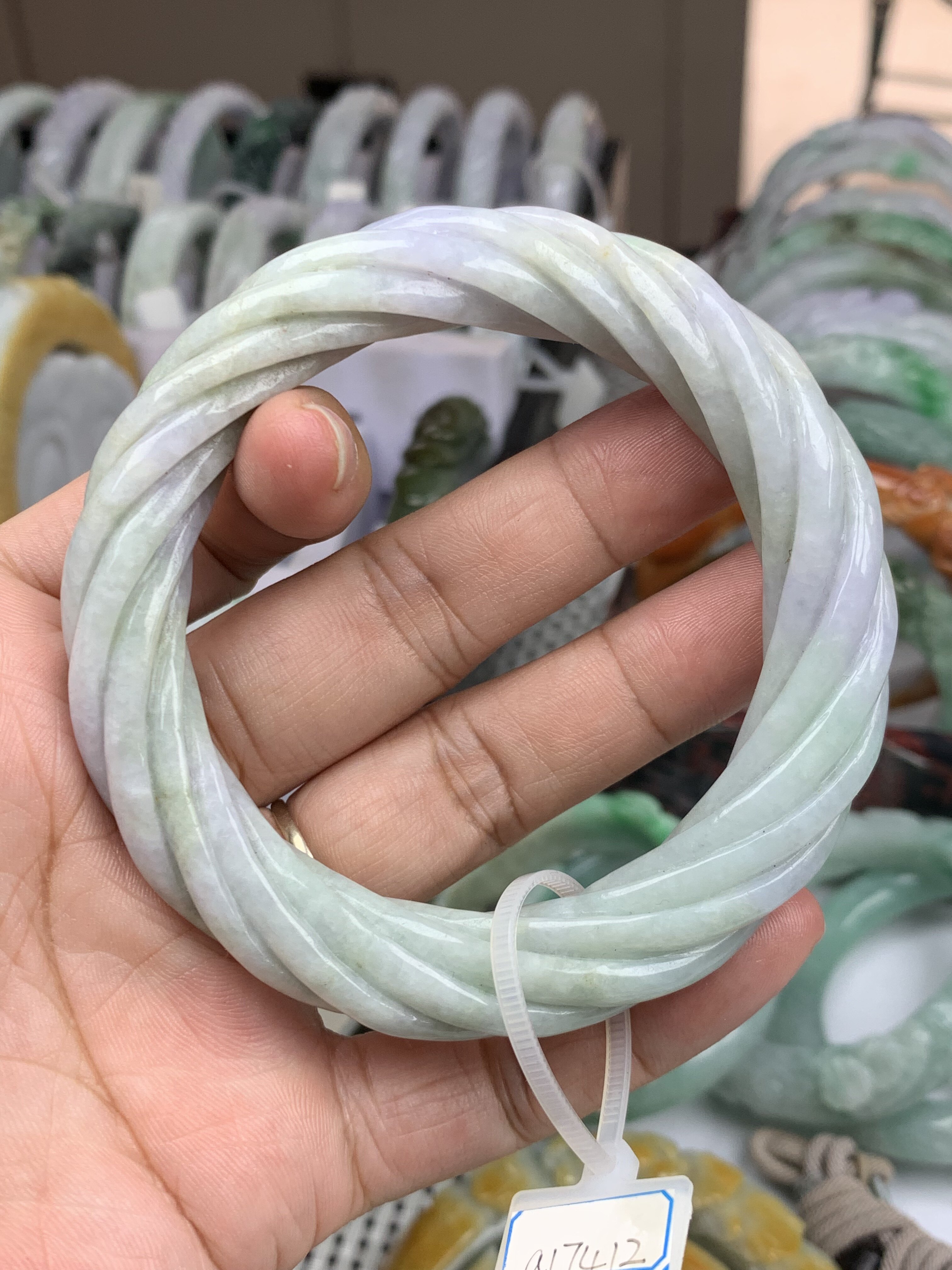 缅甸翡翠手镯 春彩麻花 58#