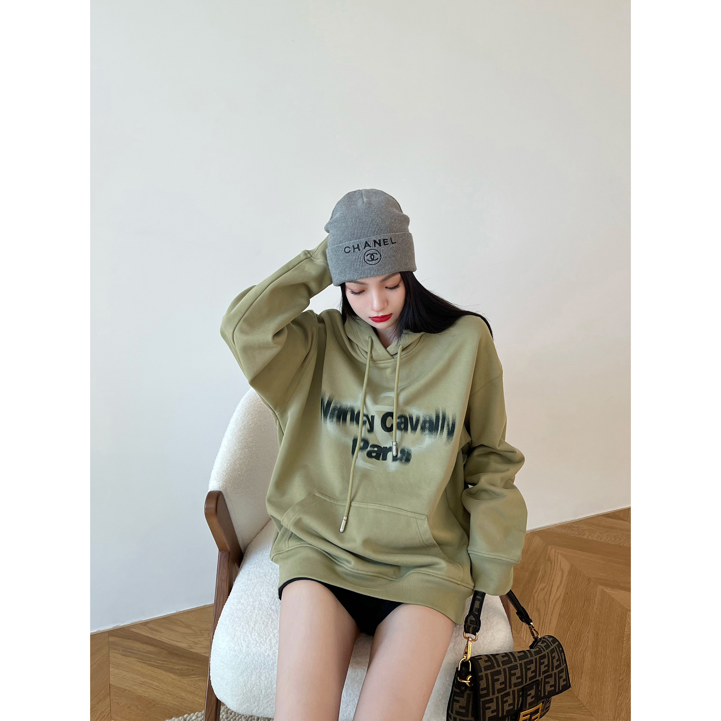 NancyCavally动态潮牌字母OS卫衣