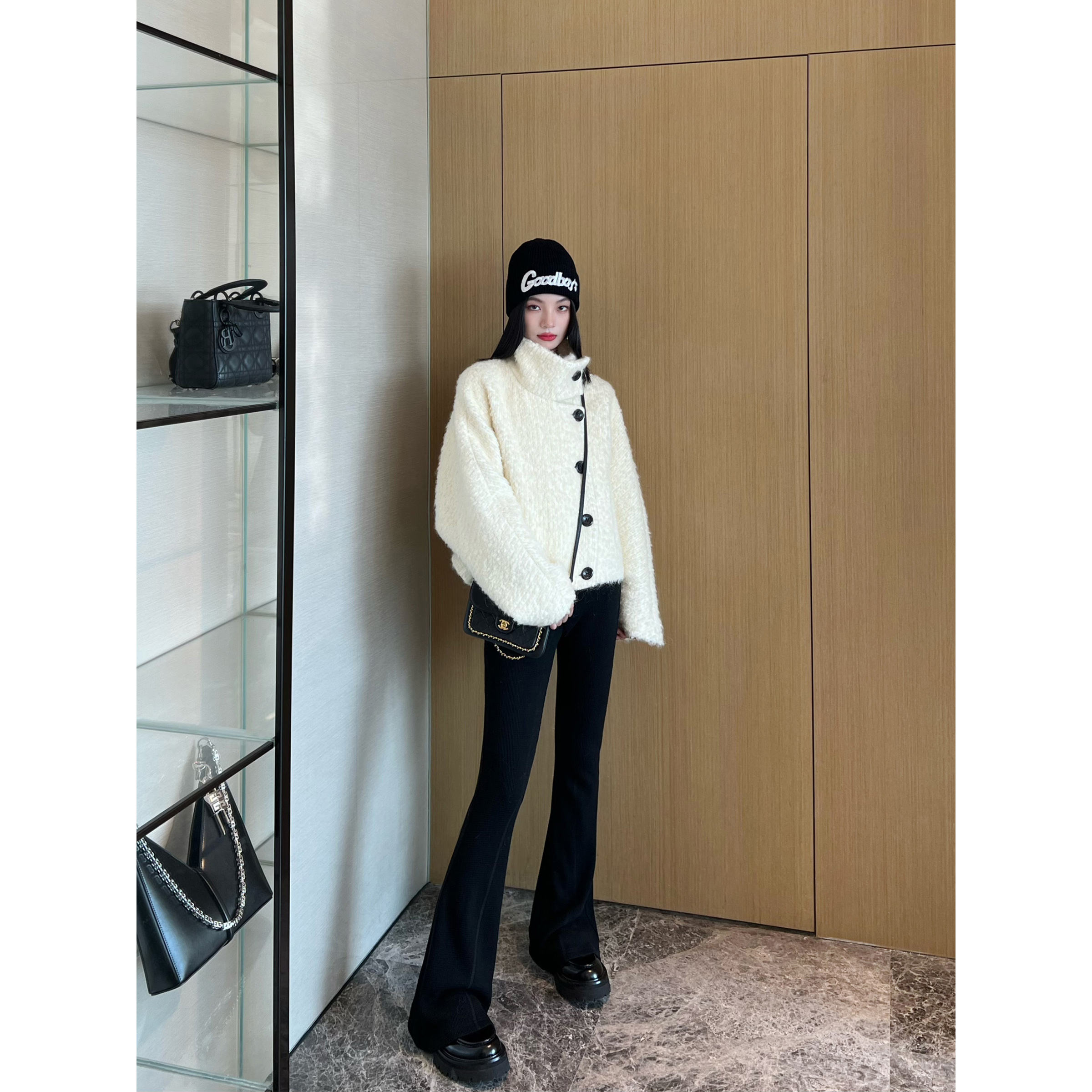 NancyCavally秒变超模腿喇叭裤