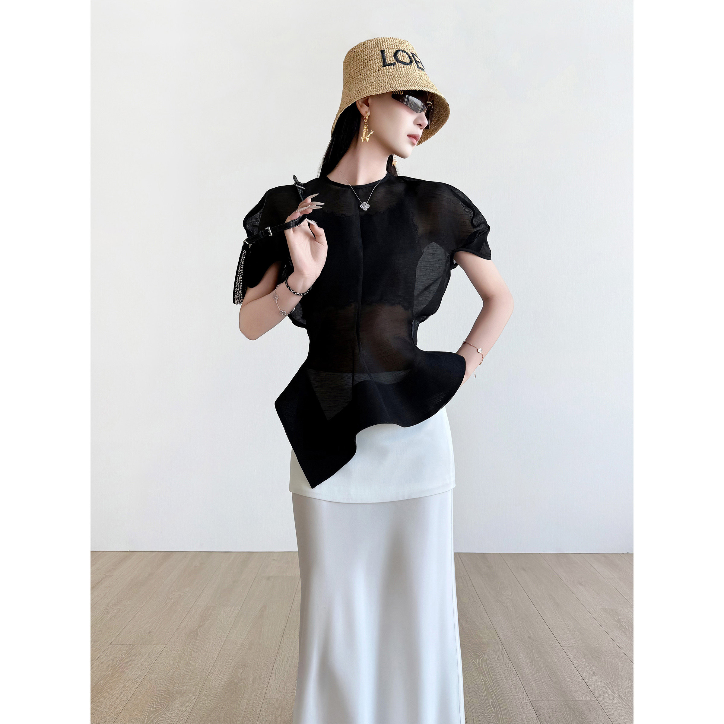 NancyCavally专柜款轻盈雾面桑蚕丝/亚麻 梦幻薄纱极简泡泡袖上衣