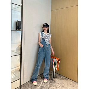 NancyCavally元气减龄 多口袋造型分割 宽褶挽边徽章牛仔背带裤