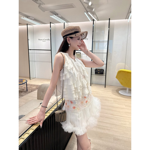 NancyCavally少女风彩喷花朵短裙