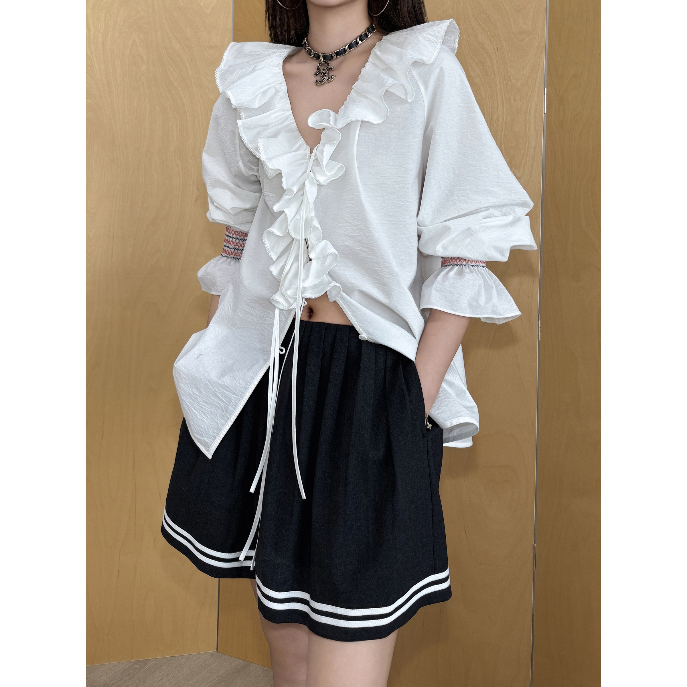 NancyCavally浪漫荷叶边V领衬衫
