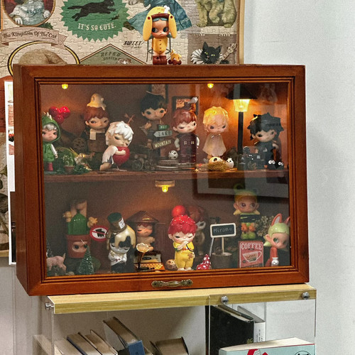 复古实木盲盒收纳架泡泡玛特小野多层防尘展示盒小摆件桌面置物架