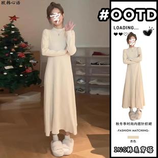 配大衣半高领白色针织连衣裙子女秋冬2025新款高级感内搭打底长裙