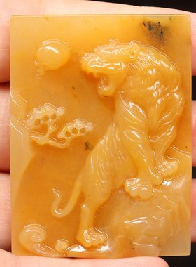 39*52*8mm32g天然玉石挂件桂林鸡血玉石贵妃料精雕装饰把玩挂件