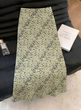 奢华夏季新款气质韩版显瘦天花板个性设计感小个子显高绿色半身裙