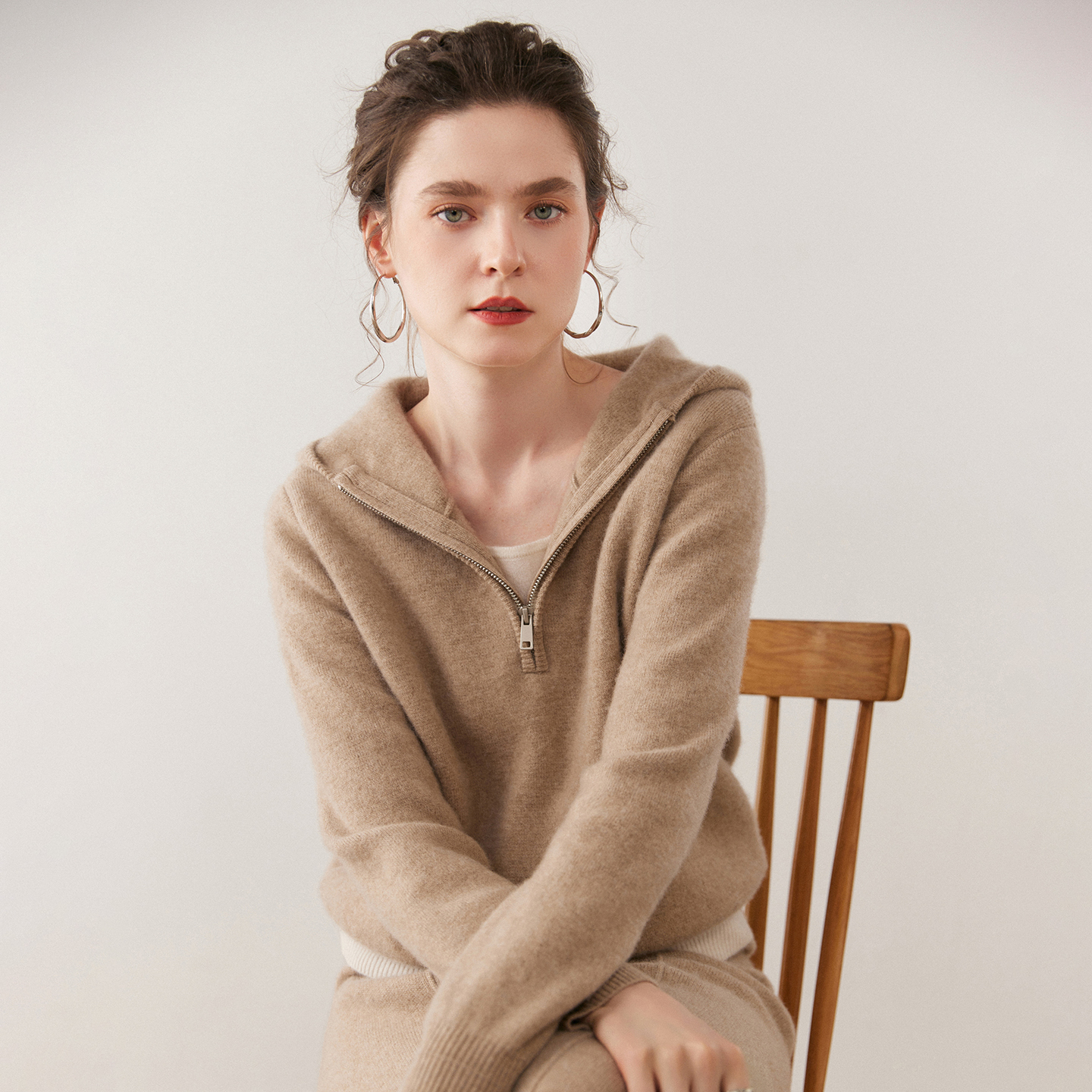 重磅四平100%纯山羊绒衫女连帽